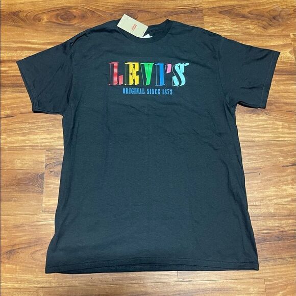 Levi’s Black Graphic Tee  - Picture 1 of 2